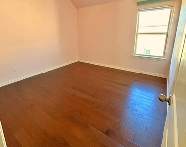 10637 Bolivar Drive - Photo Thumbnail 22