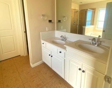 10637 Bolivar Drive - Photo Thumbnail 16
