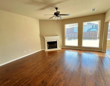 10637 Bolivar Drive - Photo Thumbnail 7