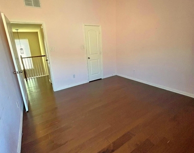 10637 Bolivar Drive - Photo Thumbnail 23