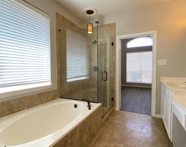 15861 Twin Cove Drive - Photo Thumbnail 17