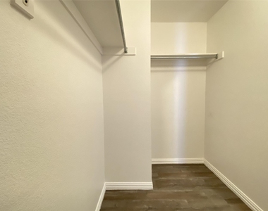 15861 Twin Cove Drive - Photo Thumbnail 8