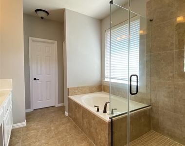 15861 Twin Cove Drive - Photo Thumbnail 16