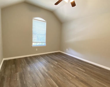 15861 Twin Cove Drive - Photo Thumbnail 7