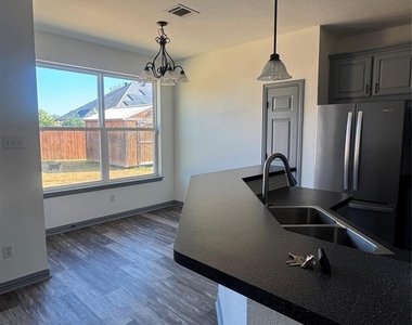 205 Wayne Drive - Photo Thumbnail 5