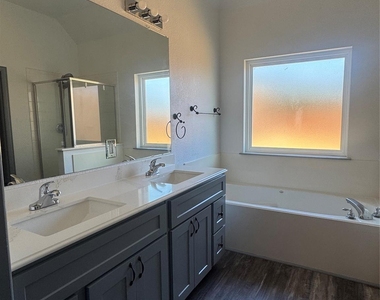 205 Wayne Drive - Photo Thumbnail 12