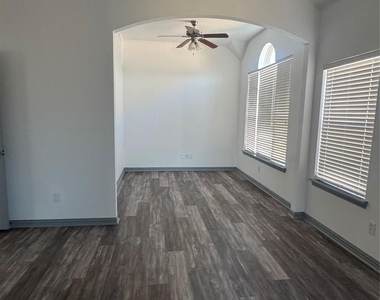 205 Wayne Drive - Photo Thumbnail 7