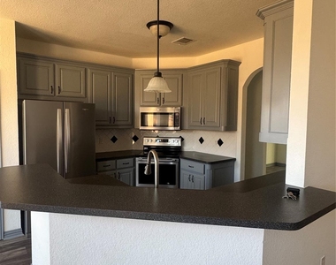 205 Wayne Drive - Photo Thumbnail 3