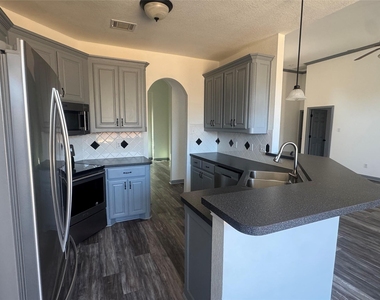 205 Wayne Drive - Photo Thumbnail 4