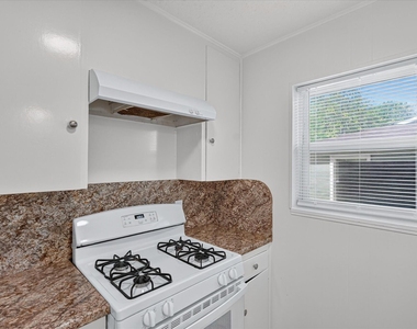 1805 Randolph Drive - Photo Thumbnail 6