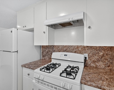 1805 Randolph Drive - Photo Thumbnail 7