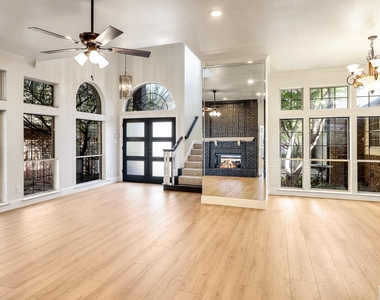 2912 Bluffview Drive - Photo Thumbnail 3