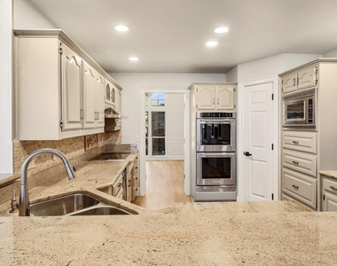 2912 Bluffview Drive - Photo Thumbnail 5