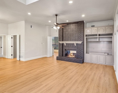 2912 Bluffview Drive - Photo Thumbnail 1