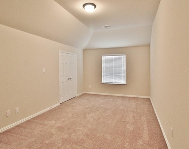 110 White Oak Lane - Photo Thumbnail 27