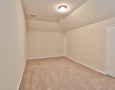 110 White Oak Lane - Photo Thumbnail 28