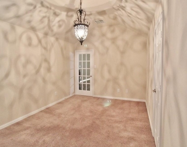 110 White Oak Lane - Photo Thumbnail 26