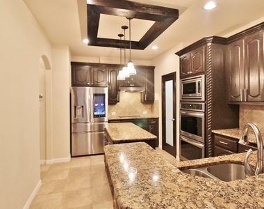 110 White Oak Lane - Photo Thumbnail 9