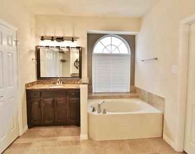 110 White Oak Lane - Photo Thumbnail 18