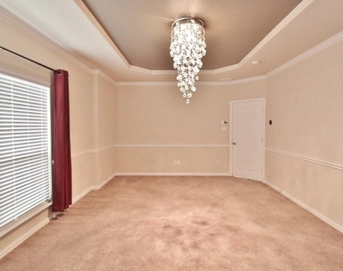 110 White Oak Lane - Photo Thumbnail 16
