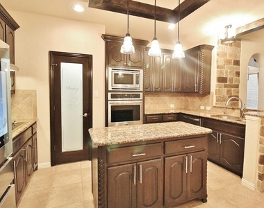 110 White Oak Lane - Photo Thumbnail 10