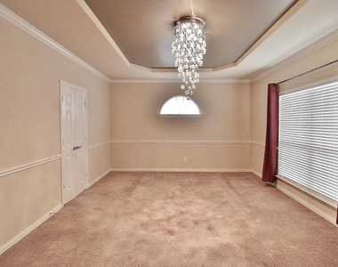 110 White Oak Lane - Photo Thumbnail 15