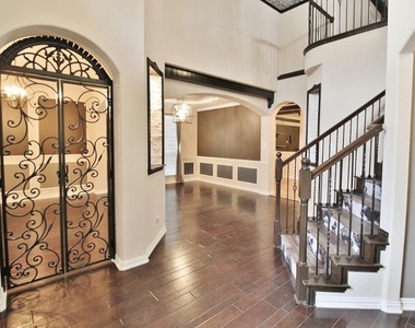 110 White Oak Lane - Photo Thumbnail 4