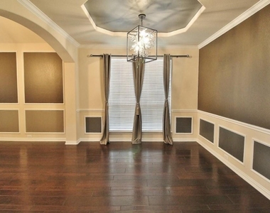 110 White Oak Lane - Photo Thumbnail 6