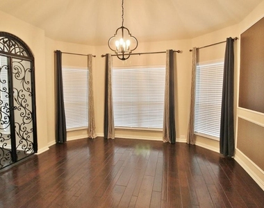 110 White Oak Lane - Photo Thumbnail 5