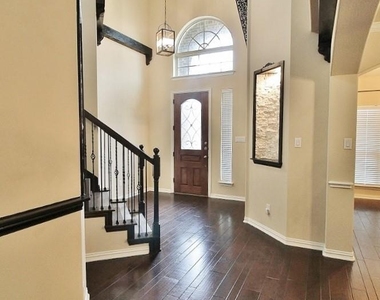 110 White Oak Lane - Photo Thumbnail 3