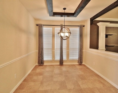 110 White Oak Lane - Photo Thumbnail 7