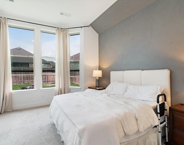 1535 Calcot Lane - Photo Thumbnail 15