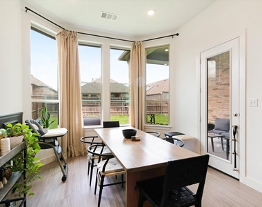 1535 Calcot Lane - Photo Thumbnail 7