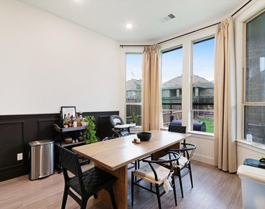 1535 Calcot Lane - Photo Thumbnail 2