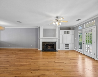 3943 N Hall Street - Photo Thumbnail 1