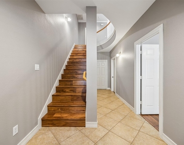 3943 N Hall Street - Photo Thumbnail 10