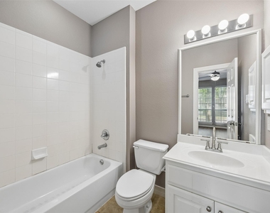 3943 N Hall Street - Photo Thumbnail 13