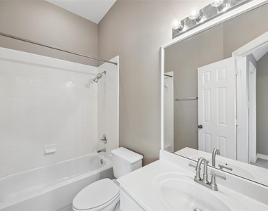3943 N Hall Street - Photo Thumbnail 26