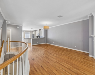 3943 N Hall Street - Photo Thumbnail 3