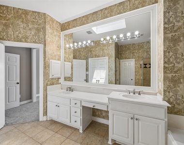 3943 N Hall Street - Photo Thumbnail 24