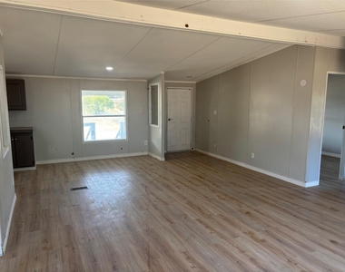 7431 Grubbs Road - Photo Thumbnail 3