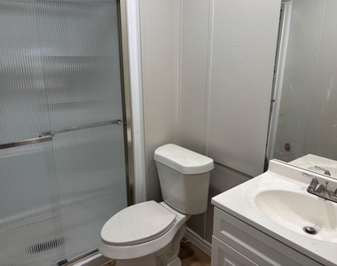 7431 Grubbs Road - Photo Thumbnail 13