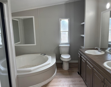 7431 Grubbs Road - Photo Thumbnail 6