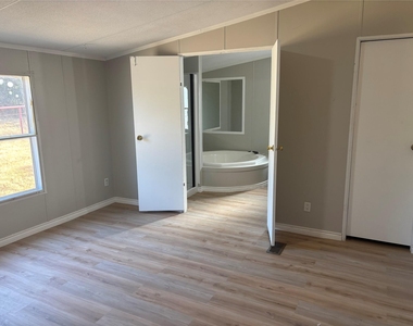 7431 Grubbs Road - Photo Thumbnail 5