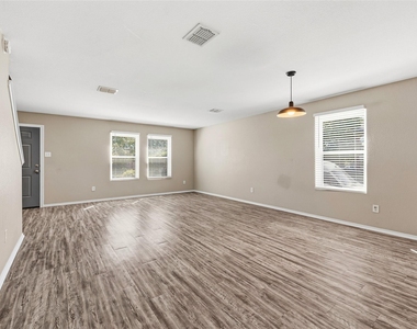 1122 Antoinette Drive - Photo Thumbnail 2