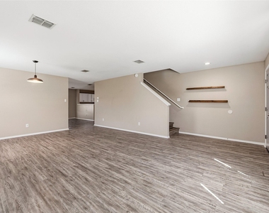 1122 Antoinette Drive - Photo Thumbnail 1