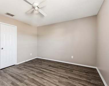 1122 Antoinette Drive - Photo Thumbnail 23