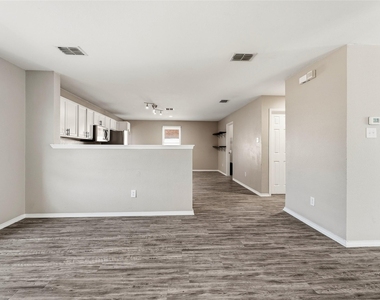 1122 Antoinette Drive - Photo Thumbnail 6