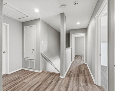 1122 Antoinette Drive - Photo Thumbnail 13