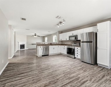 1122 Antoinette Drive - Photo Thumbnail 10